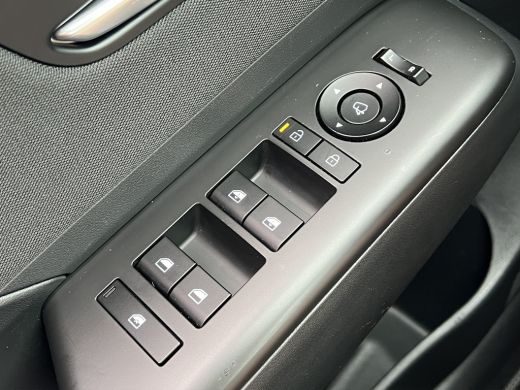 Hyundai Kona 1.6 GDI 141pk HEV Comfort Smart | Camera | Draadloos carplay | Climate control | Adaptive cruise ... ActivLease financial lease