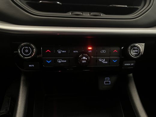 Jeep Compass 4xe 240 Plug-in Hybrid Electric Limited Camera | Digitaal Dashboard | 18" Lichtmetaal | Adaptieve... ActivLease financial lease