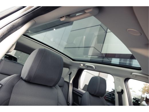 Land Rover Discovery Sport P300e PHEV AWD AUT | Black Pack | Afneembare trekhaak | Panoramadak | 360gr Camera | ActivLease financial lease