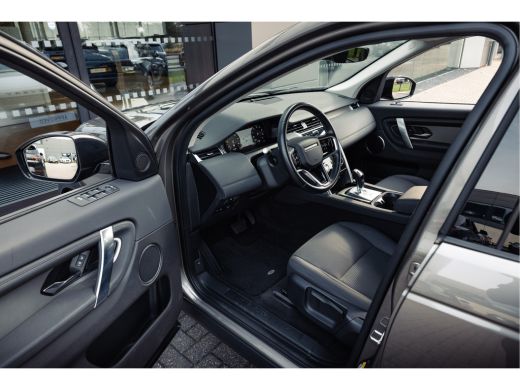 Land Rover Discovery Sport P300e PHEV AWD AUT | Black Pack | Afneembare trekhaak | Panoramadak | 360gr Camera | ActivLease financial lease
