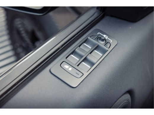 Land Rover Discovery Sport P300e PHEV AWD AUT | Black Pack | Afneembare trekhaak | Panoramadak | 360gr Camera | ActivLease financial lease