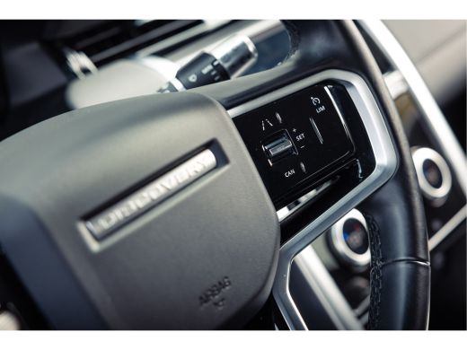 Land Rover Discovery Sport P300e PHEV AWD AUT | Black Pack | Afneembare trekhaak | Panoramadak | 360gr Camera | ActivLease financial lease