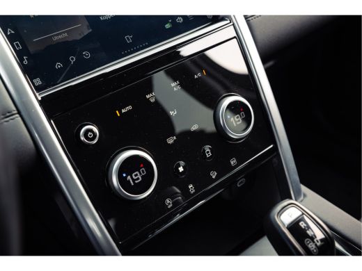 Land Rover Discovery Sport P300e PHEV AWD AUT | Black Pack | Afneembare trekhaak | Panoramadak | 360gr Camera | ActivLease financial lease