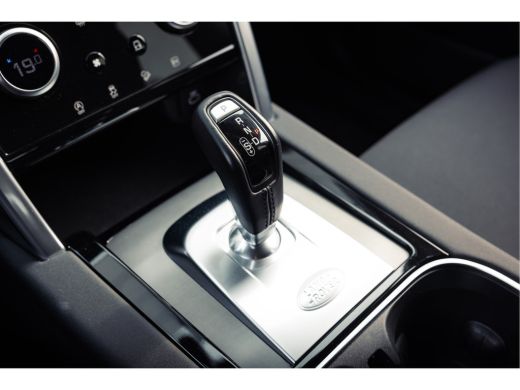 Land Rover Discovery Sport P300e PHEV AWD AUT | Black Pack | Afneembare trekhaak | Panoramadak | 360gr Camera | ActivLease financial lease