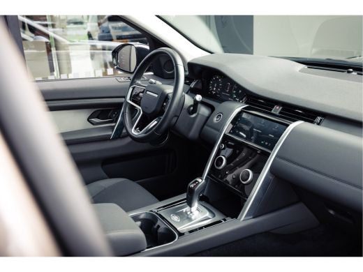 Land Rover Discovery Sport P300e PHEV AWD AUT | Black Pack | Afneembare trekhaak | Panoramadak | 360gr Camera | ActivLease financial lease