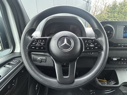 Mercedes-Benz Sprinter 317 CDI 170 PK / L2H2 / 270 A DEUREN / AIRCO / CRUISE / APPLE CARPLAY / CAMERA / 3-ZITS ActivLease financial lease