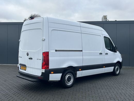 Mercedes-Benz Sprinter 317 CDI 170 PK / L2H2 / 270 A DEUREN / AIRCO / CRUISE / APPLE CARPLAY / CAMERA / 3-ZITS ActivLease financial lease