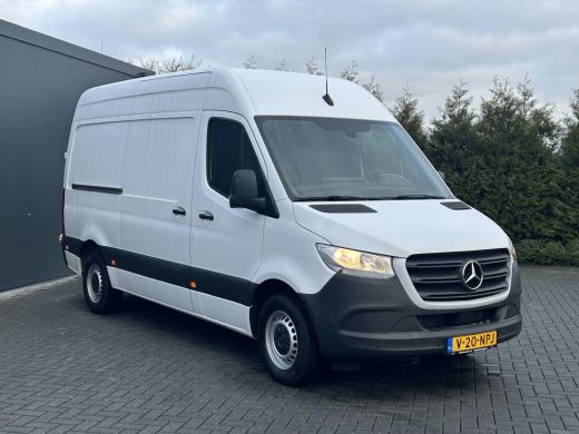 Mercedes-Benz Sprinter 317 CDI 170 PK / L2H2 / 270 A DEUREN / AIRCO / CRUISE / APPLE CARPLAY / CAMERA / 3-ZITS ActivLease financial lease