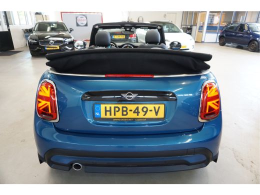 Mini Cooper Cabrio 1.5 Cooper Maximized Navi Stoelverw. Camera DAB Blis Incl. afleverbeurt en 12 Bovag garantie ActivLease financial lease