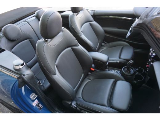 Mini Cooper Cabrio 1.5 Cooper Maximized Navi Stoelverw. Camera DAB Blis Incl. afleverbeurt en 12 Bovag garantie ActivLease financial lease