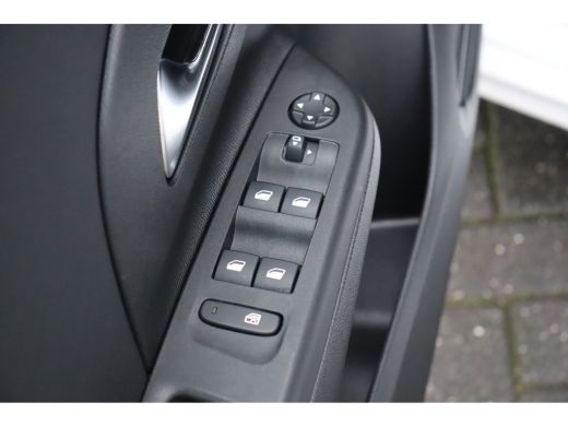 Opel Corsa 1.2 75PK 5-DRS ELEGANCE GS-LINE / NAVI / LEDER / CLIMA / LED / PDC / 17" LMV / UNIEK / CAMERA / P... ActivLease financial lease