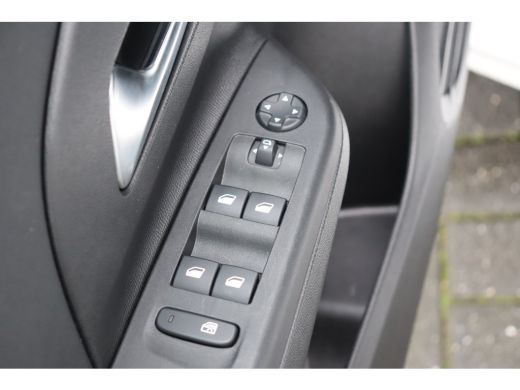 Opel Corsa 1.2 TURBO 100PK 5-DRS ELEGANCE GS-LINE / NAVI / LEDER / CLIMA / LED / PDC / 17" LMV / UNIEK / CAM... ActivLease financial lease