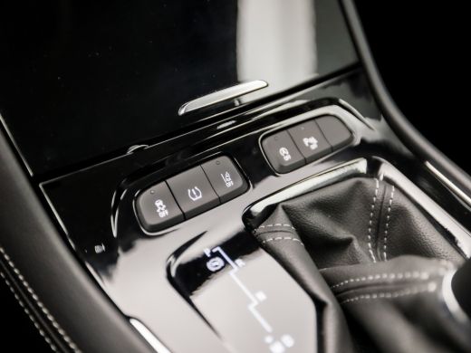 Opel Grandland X 1.2 Turbo Sport Automaat (APPLE CARPLAY, GROOT NAVI, PARKEERSENSOREN, SPORTSTOELEN, CRUISE, LANE ... ActivLease financial lease