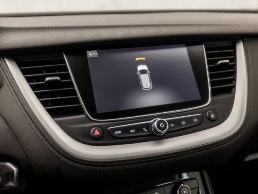 Opel Grandland X 1.2 Turbo Sport Automaat (APPLE CARPLAY, GROOT NAVI, PARKEERSENSOREN, SPORTSTOELEN, CRUISE, LANE ... ActivLease financial lease