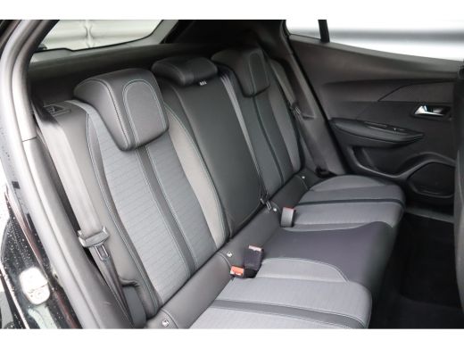 Peugeot 2008 1.2 PURETECH 130PK ALLURE PACK AUTOMAAT / NAVI / LEDER / CLIMA / LED / PDC / 17" LMV / CAMERA / C... ActivLease financial lease