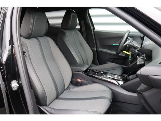 Peugeot 2008 1.2 PURETECH 130PK ALLURE PACK AUTOMAAT / NAVI / LEDER / CLIMA / LED / PDC / 17" LMV / CAMERA / C... ActivLease financial lease