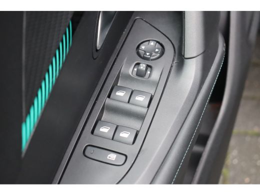 Peugeot 2008 1.2 PURETECH 130PK ALLURE PACK AUTOMAAT / NAVI / LEDER / CLIMA / LED / PDC / 17" LMV / CAMERA / C... ActivLease financial lease