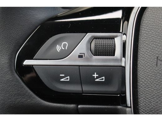 Peugeot 208 1.2 100 PK Allure | Camera | CarPlay | Climate & Cruise C. | Park Assist V&A | Navi | DAB | LED |... ActivLease financial lease