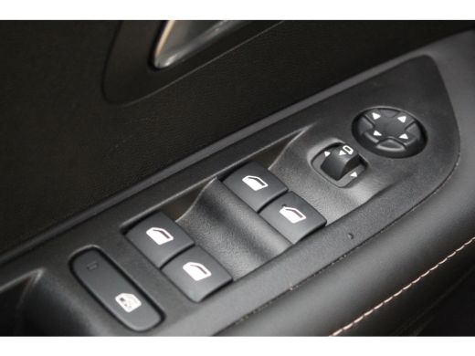 Peugeot 208 1.2 100 PK Allure | Camera | CarPlay | Climate & Cruise C. | Park Assist V&A | Navi | DAB | LED |... ActivLease financial lease