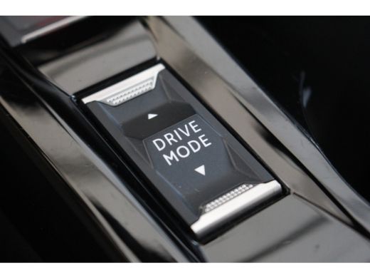 Peugeot 208 1.2 100 PK Allure | Camera | CarPlay | Climate & Cruise C. | Park Assist V&A | Navi | DAB | LED |... ActivLease financial lease