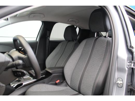 Peugeot 208 1.2 100 PK Allure | Camera | CarPlay | Climate & Cruise C. | Park Assist V&A | Navi | DAB | LED |... ActivLease financial lease