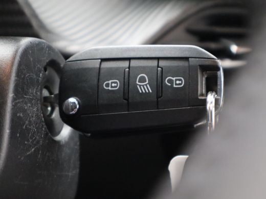 Peugeot 208 Hybrid 100 e-DCS6 Allure | Apple Carplay/Android Auto|telefoonintegratie premium | Armsteun voor ... ActivLease financial lease