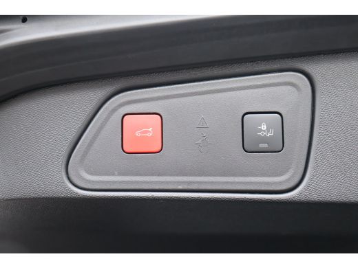 Peugeot 3008 1.2 PURETECH 130PK GT PACK AUTOMAAT / NAVI / LEDER / CLIMA / PDC / 19" LMV / CAMERA / BLACK PACK ... ActivLease financial lease