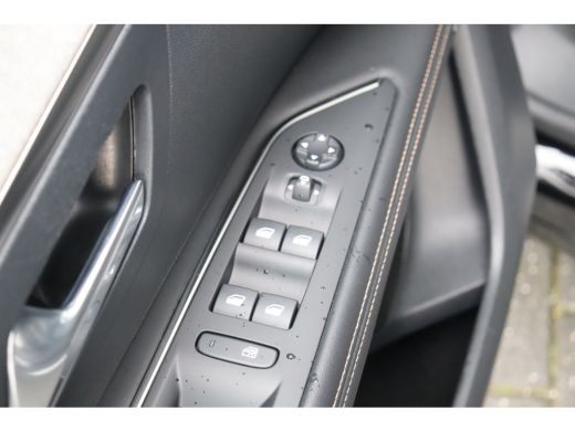 Peugeot 3008 1.2 PURETECH 130PK GT PACK AUTOMAAT / NAVI / LEDER / CLIMA / PDC / 19" LMV / CAMERA / BLACK PACK ... ActivLease financial lease