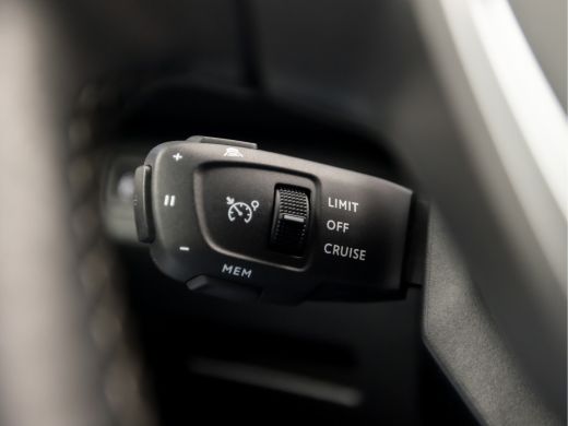 Peugeot 3008 1.2 PureTech Allure Sport (FACELIFT, APPLE CARPLAY, GROOT NAVI, LEDER, 360 CAMERA, SPORTSTOELEN, ... ActivLease financial lease