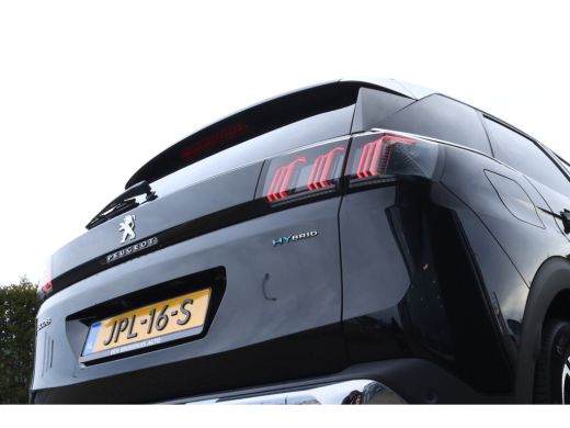 Peugeot 3008 1.6 HYbrid 225 GT | Adapt. Cruise | Schuifdak | Keyless | Navigatie | Carplay | LED | BLIS ActivLease financial lease