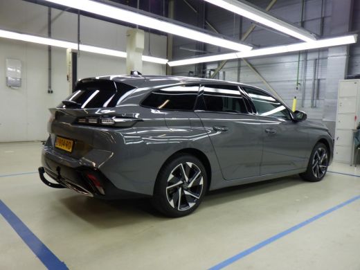 Peugeot 308 SW 1.2 PureTech Allure 130pk Automaat | Afn. Trekhaak | AllSeason | Navigatie | Climate Control |... ActivLease financial lease