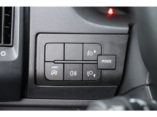 Peugeot Boxer 2.2 BlueHDI 140PK L3H2 / NAVI / CLIMA / LED / PDC / / 17" LMV / TREKHAAK / SIDEBARS / OPRIJPLAAT ... ActivLease financial lease