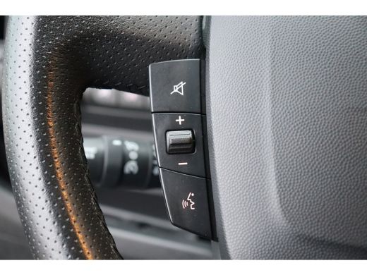 Peugeot Boxer 2.2 BlueHDI 140PK L3H2 / NAVI / CLIMA / LED / PDC / / 17" LMV / TREKHAAK / SIDEBARS / OPRIJPLAAT ... ActivLease financial lease