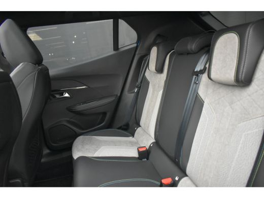 Peugeot e-2008 EV GT Pack 50 kWh 3 Fase | Schuif-/Kanteldak | Alcantara | Stoelverwarming | Adaptive Cruise | Do... ActivLease financial lease