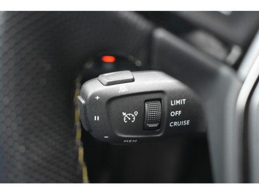 Peugeot e-2008 EV GT Pack 50 kWh 3 Fase | Schuif-/Kanteldak | Alcantara | Stoelverwarming | Adaptive Cruise | Do... ActivLease financial lease