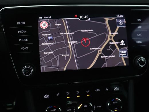 Skoda Superb 1.5 TSI Sportline | Panoramadak | Trekhaak | Stoelverwarming | Alcantara | Adaptive cruise | Came... ActivLease financial lease