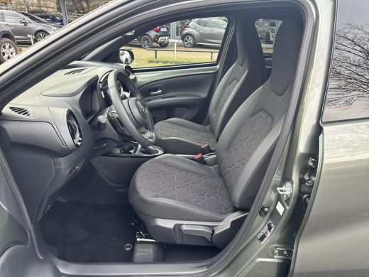 Toyota Aygo 1.0 VVT-i S-CVT Premium | 06-10141018 Voor meer informatie ActivLease financial lease