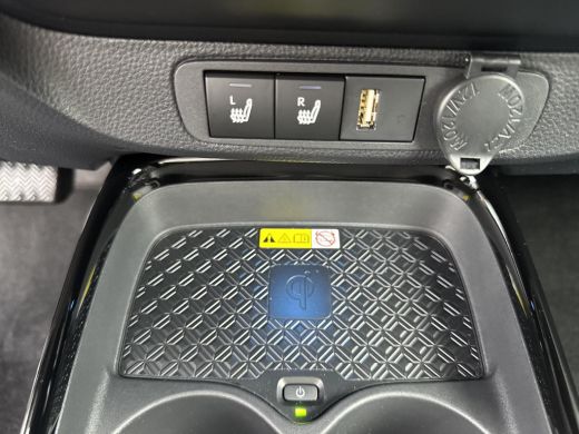 Toyota Aygo 1.0 VVT-i S-CVT Premium | 06-10141018 Voor meer informatie ActivLease financial lease