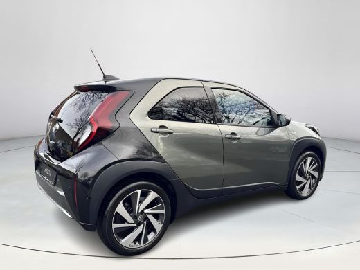Toyota Aygo 1.0 VVT-i S-CVT Premium | 06-10141018 Voor meer informatie ActivLease financial lease