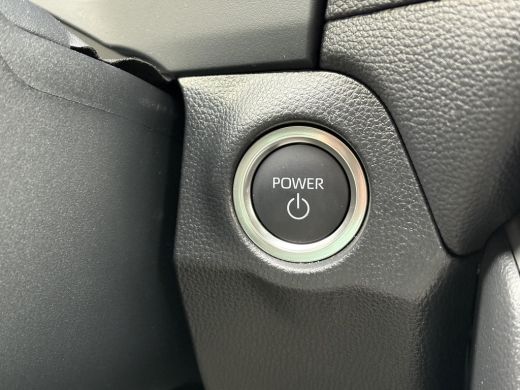 Toyota RAV4 2.5 Hybrid Dynamic Ultimate **LEDER BEKLEED/ STOEL EN STUURWIELVERWARMING/ PARKEERSENSOREN/ ELEKT... ActivLease financial lease