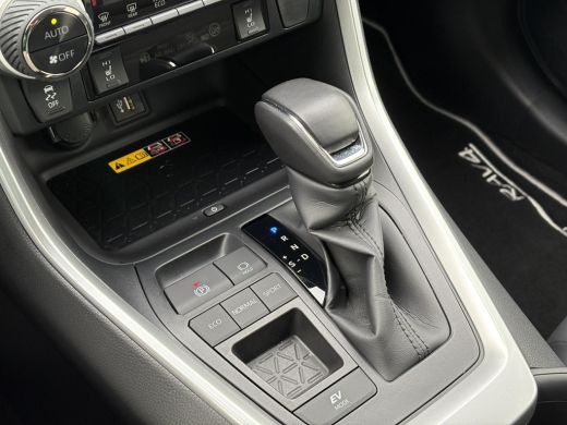 Toyota RAV4 2.5 Hybrid Dynamic Ultimate **LEDER BEKLEED/ STOEL EN STUURWIELVERWARMING/ PARKEERSENSOREN/ ELEKT... ActivLease financial lease