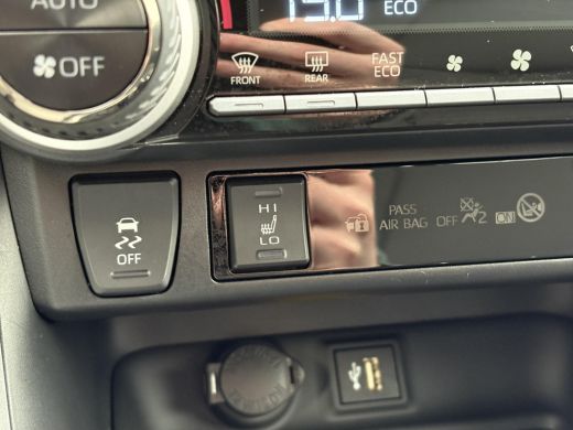 Toyota RAV4 2.5 Hybrid Dynamic Ultimate **LEDER BEKLEED/ STOEL EN STUURWIELVERWARMING/ PARKEERSENSOREN/ ELEKT... ActivLease financial lease