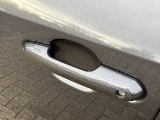 Toyota RAV4 2.5 Hybrid Dynamic Ultimate **LEDER BEKLEED/ STOEL EN STUURWIELVERWARMING/ PARKEERSENSOREN/ ELEKT... ActivLease financial lease