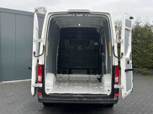 Volkswagen Crafter 2.0 TDI 141 PK DSG AUTOMAAT HIGHLINE+ / LED KOPLAMPEN / L3H3 / 3.000 KG AHG / 270 A DEUREN / AIRC... ActivLease financial lease
