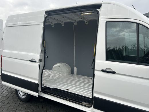 Volkswagen Crafter 2.0 TDI 141 PK DSG AUTOMAAT HIGHLINE+ / LED KOPLAMPEN / L3H3 / 3.000 KG AHG / 270 A DEUREN / AIRC... ActivLease financial lease