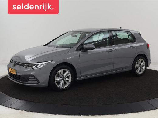 Volkswagen Golf 1.0 eTSI Life | Camera | Carplay | Navigatie | Sfeerverlichting | Parkeerhulp | Adaptive cruise |...