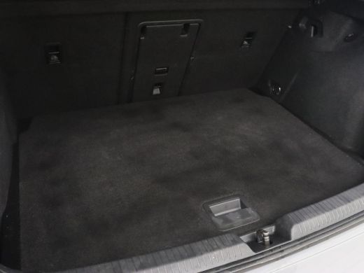 Volkswagen Golf 1.0 eTSI Life | Camera | Carplay | Navigatie | Sfeerverlichting | Parkeerhulp | Adaptive cruise |... ActivLease financial lease