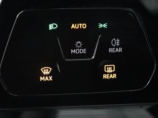 Volkswagen Golf 1.0 eTSI Life | Camera | Carplay | Navigatie | Sfeerverlichting | Parkeerhulp | Adaptive cruise |... ActivLease financial lease