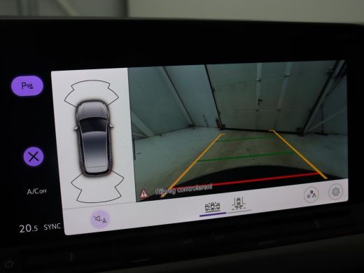 Volkswagen Golf 1.0 eTSI Life | Camera | Carplay | Navigatie | Sfeerverlichting | Parkeerhulp | Adaptive cruise |... ActivLease financial lease