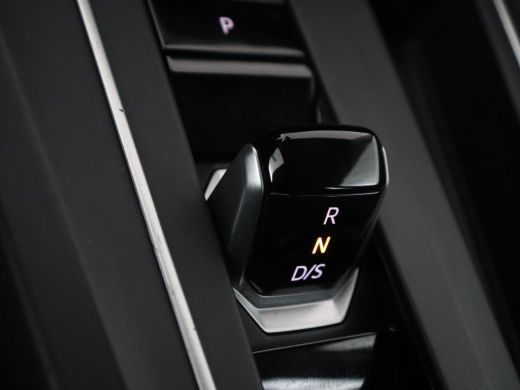 Volkswagen Golf 1.0 eTSI Life | Camera | Carplay | Navigatie | Sfeerverlichting | Parkeerhulp | Adaptive cruise |... ActivLease financial lease